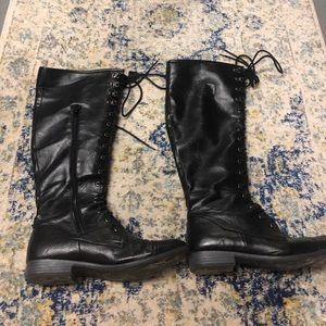 ❌SOLD❌ Black lace up boots!